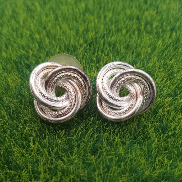 Unique Vintage Jewelry - Classic Silver Tone Knot Stud Earrings - Women's Jewelry E324